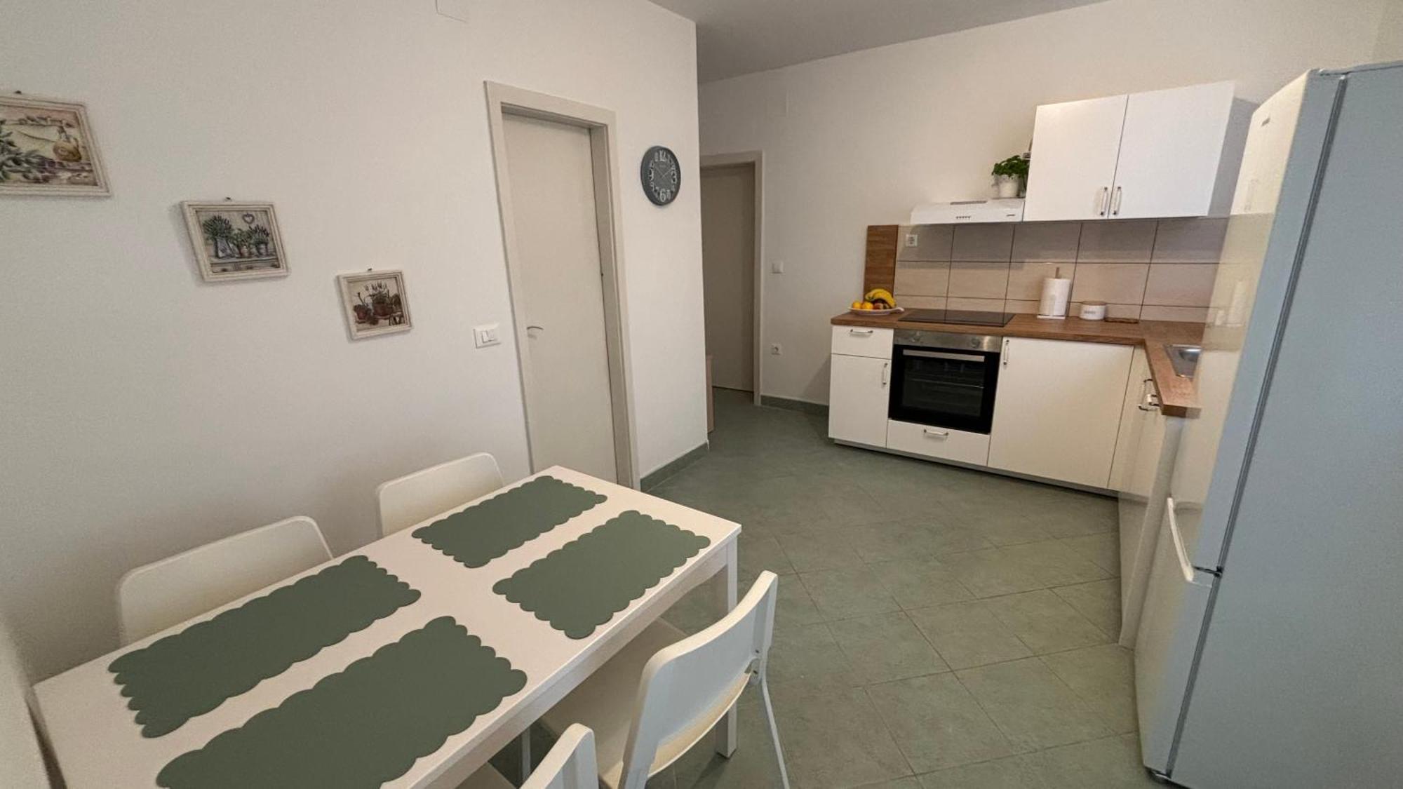 Apartmani Vela Makarska Exterior foto